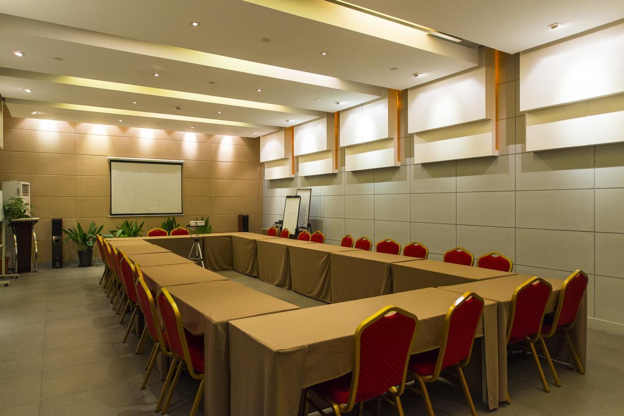 Jingjiang Inn Shanghai Hutai Road Екстер'єр фото