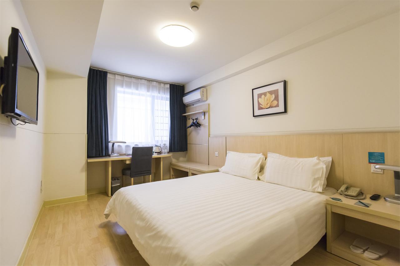 Jingjiang Inn Shanghai Hutai Road Екстер'єр фото