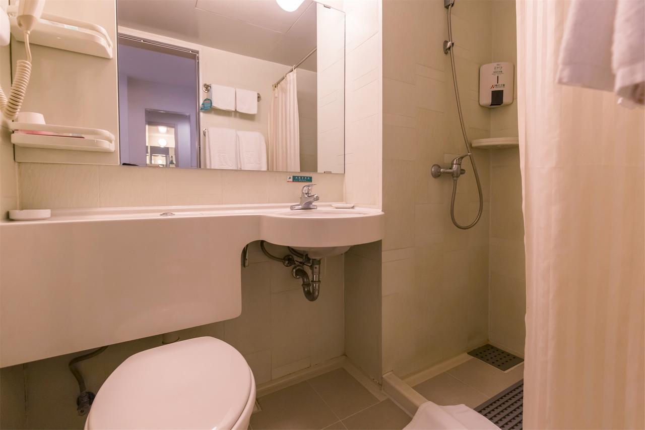 Jingjiang Inn Shanghai Hutai Road Екстер'єр фото