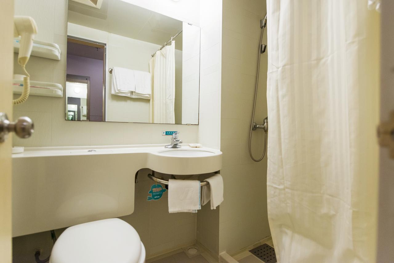 Jingjiang Inn Shanghai Hutai Road Екстер'єр фото
