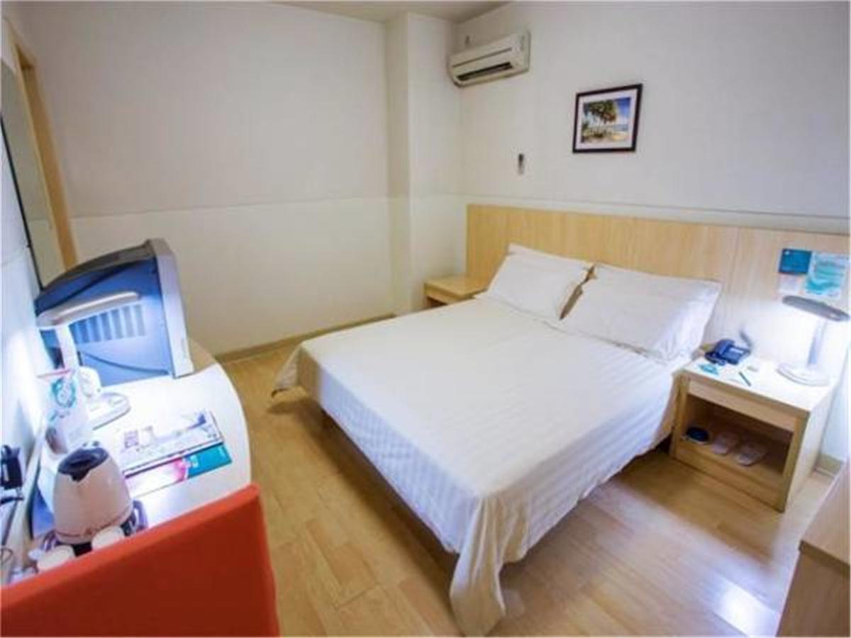 Jingjiang Inn Shanghai Hutai Road Екстер'єр фото