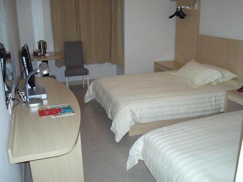 Jingjiang Inn Shanghai Hutai Road Екстер'єр фото